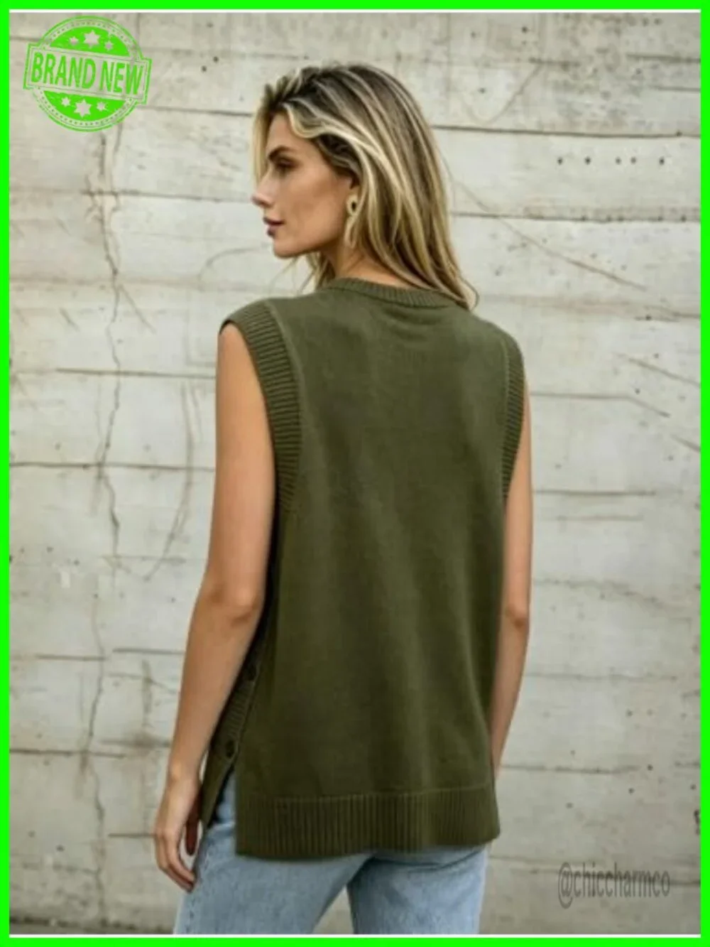Women's Relaxed Fit Crewneck Sleeveless Knit Sweater Vest with Coconut Shell